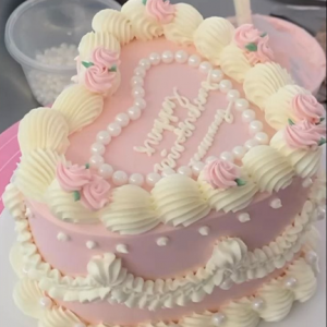 Vintage heart cake