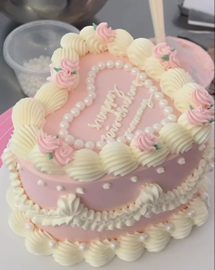 Vintage heart cake